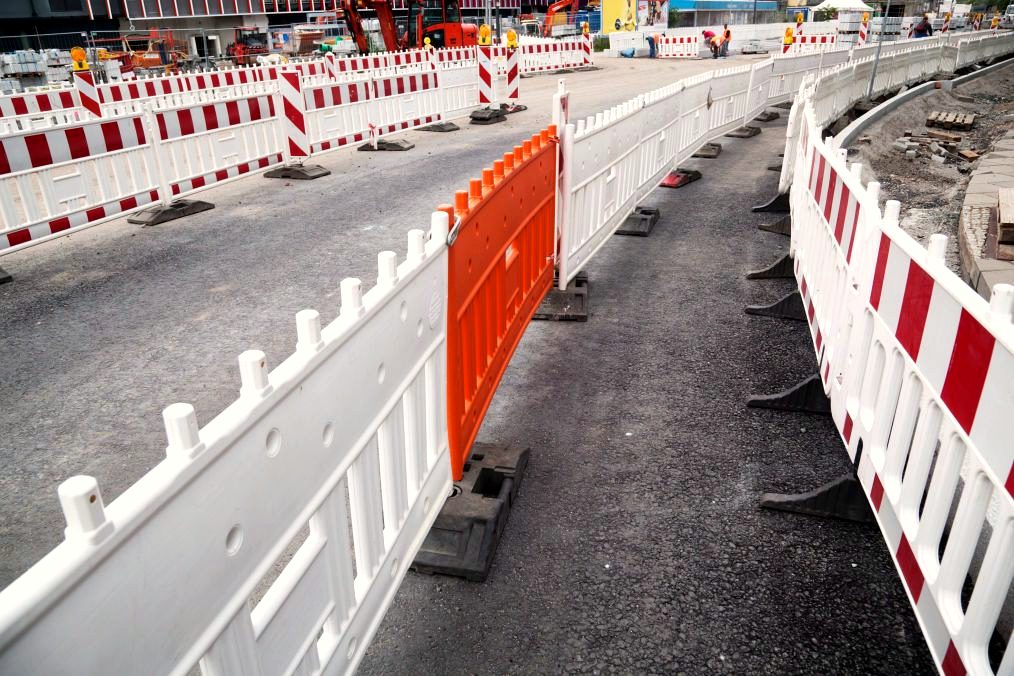 Trassenbau: abgesicherte Kabeltrasse im Ortsnetz